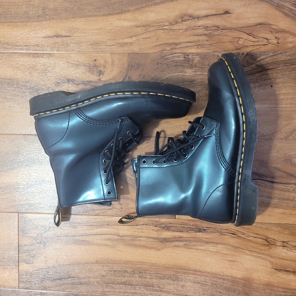Dr. Martens Black/green Boots